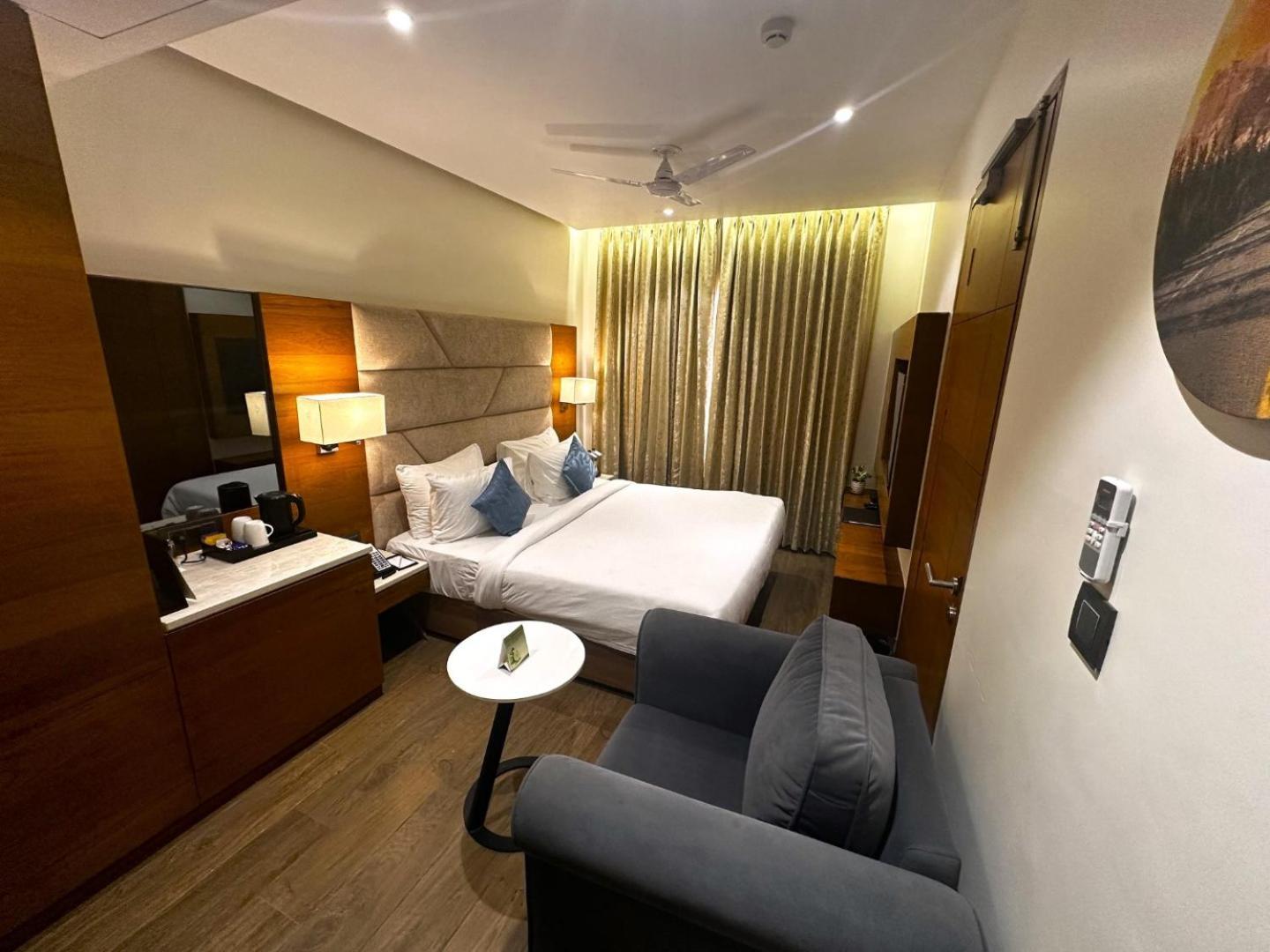 The Glory Suites Near Igi Airport New Delhi Exterior photo